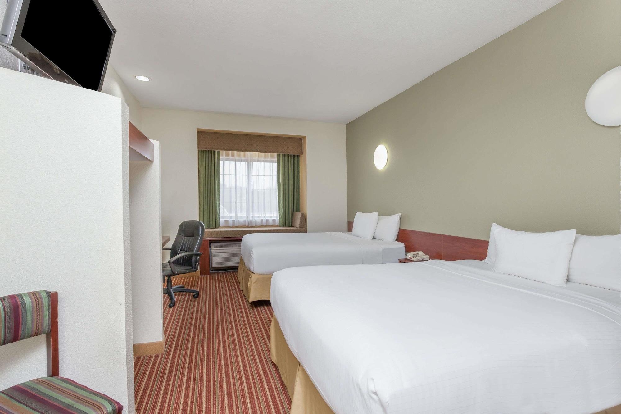 Days Inn By Wyndham Near Kansas Speedway Kansas City Zewnętrze zdjęcie