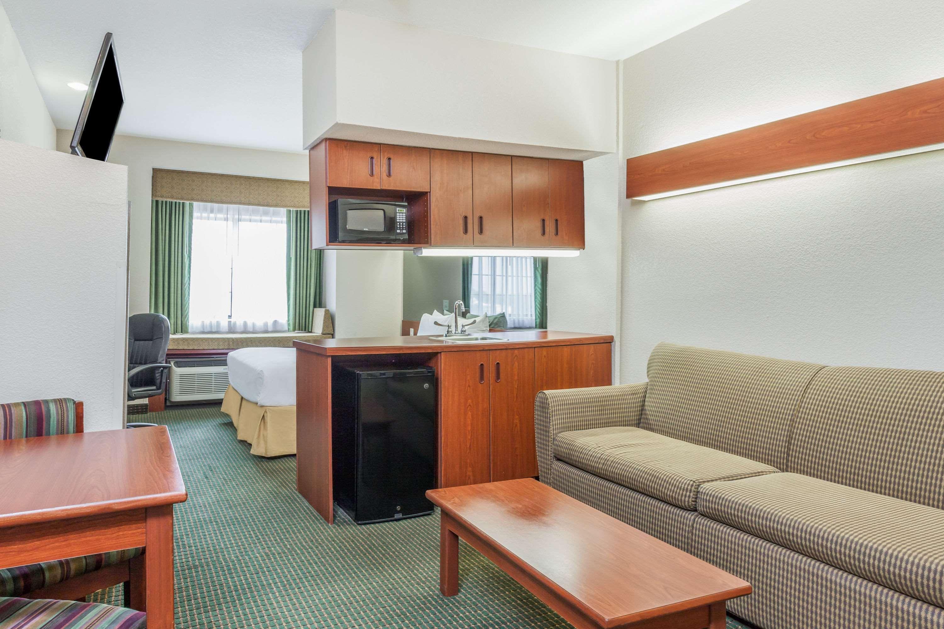 Days Inn By Wyndham Near Kansas Speedway Kansas City Zewnętrze zdjęcie