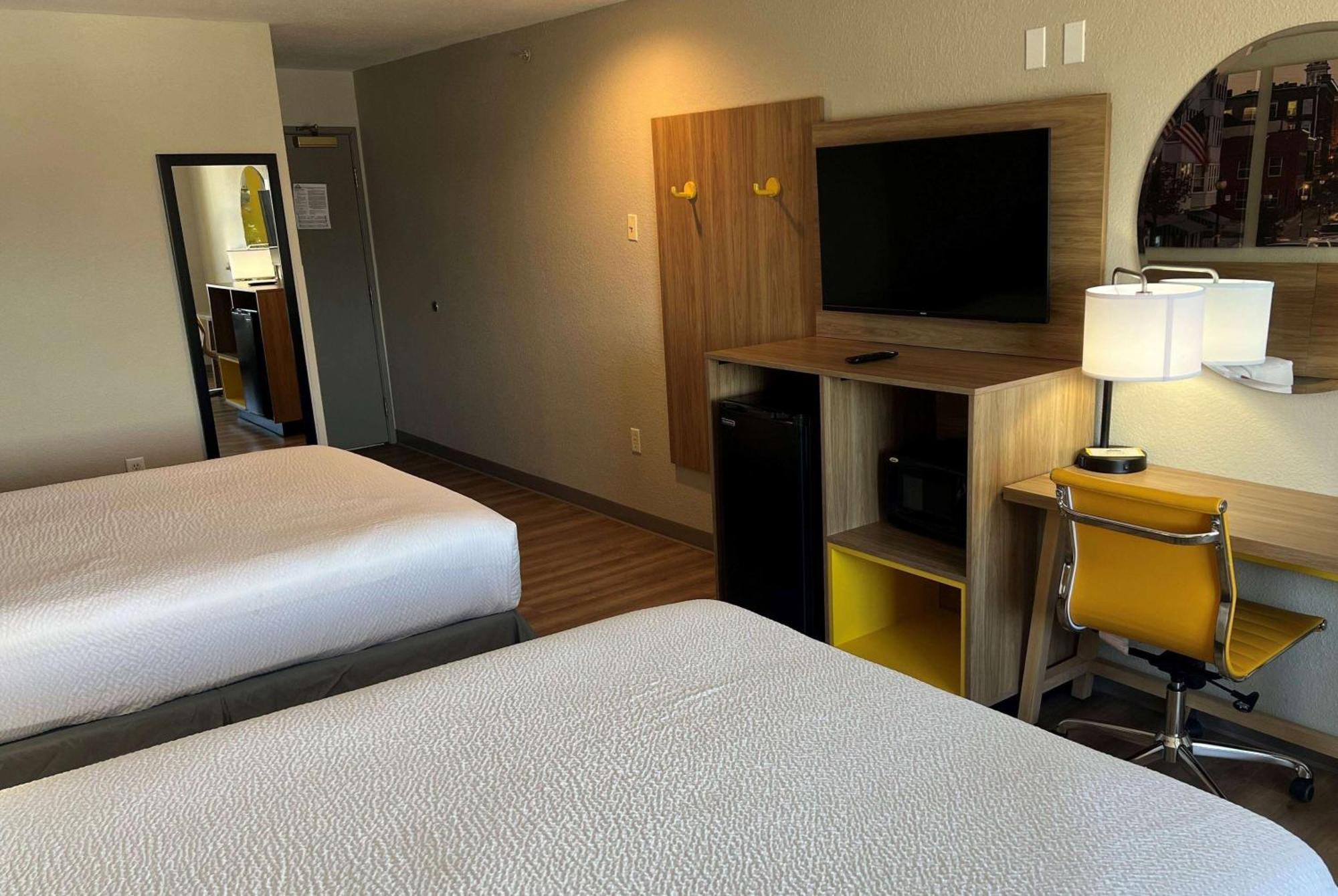 Days Inn By Wyndham Near Kansas Speedway Kansas City Zewnętrze zdjęcie